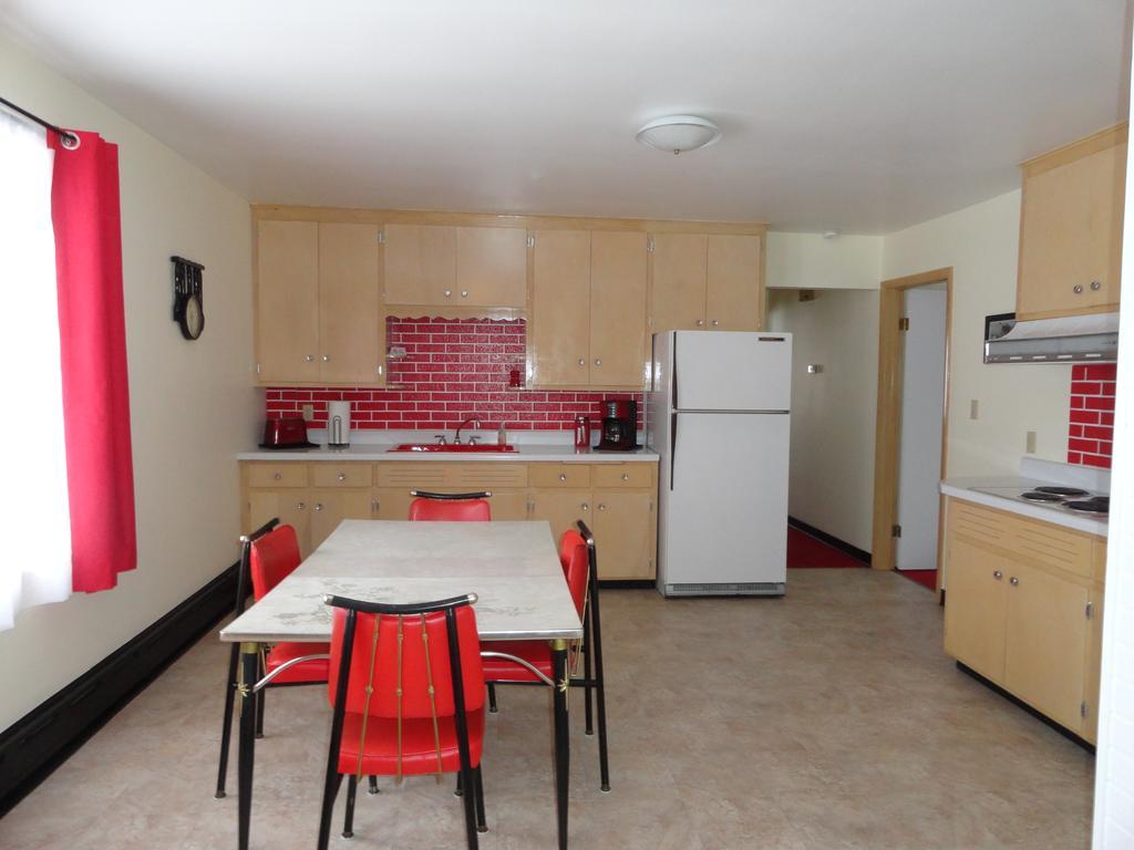 איירונווד Cedars Motel מראה חיצוני תמונה