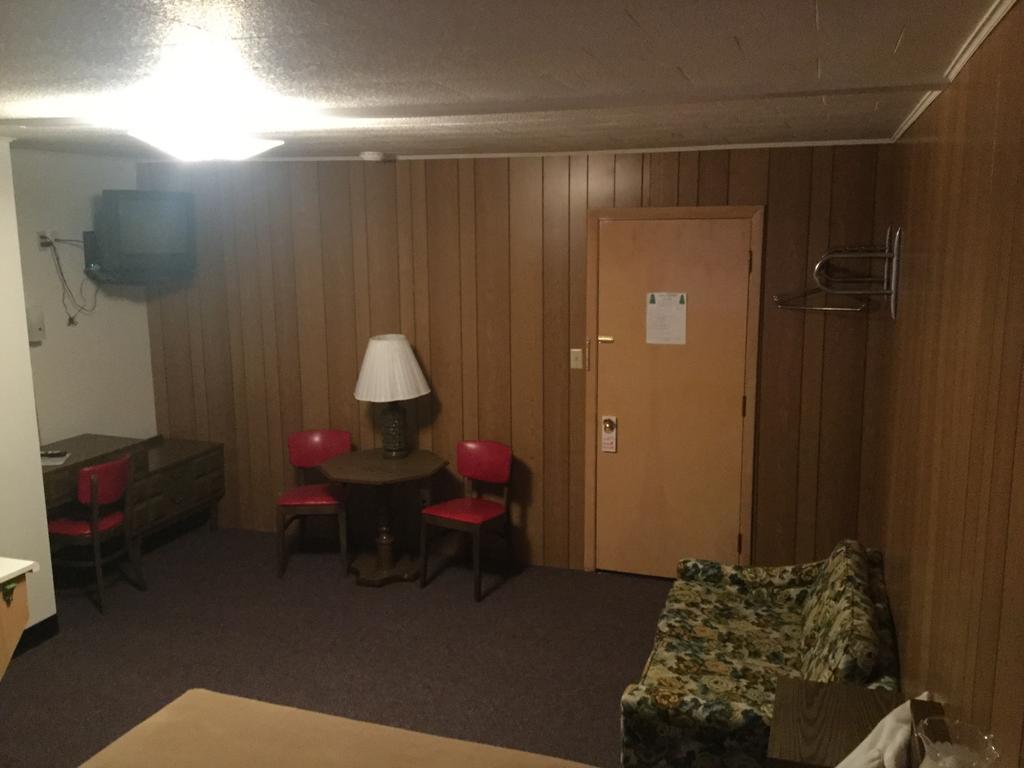 איירונווד Cedars Motel מראה חיצוני תמונה