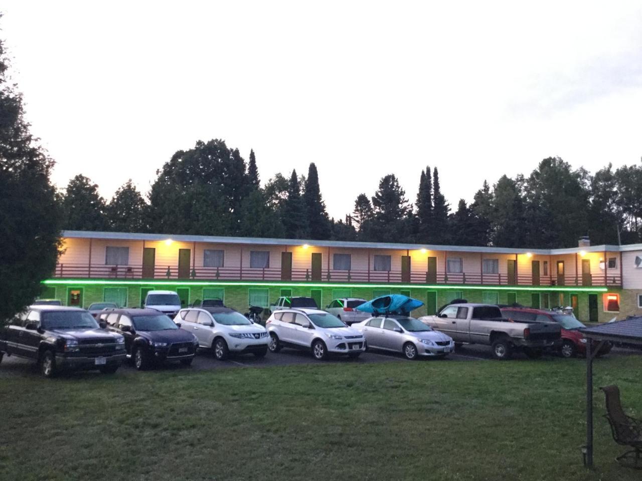 איירונווד Cedars Motel מראה חיצוני תמונה