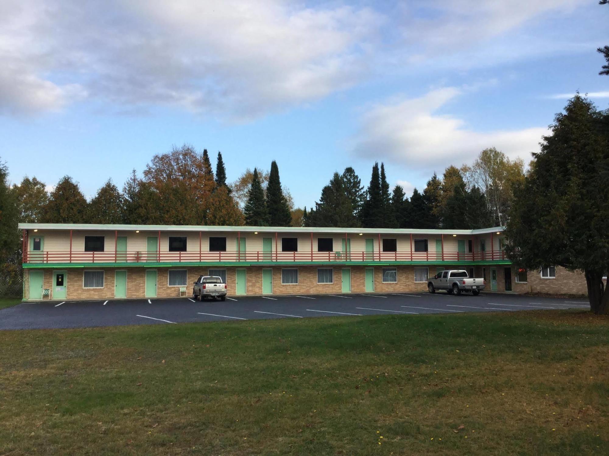 איירונווד Cedars Motel מראה חיצוני תמונה