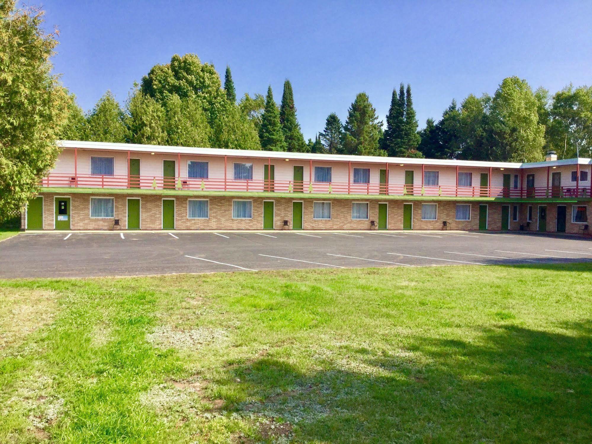 איירונווד Cedars Motel מראה חיצוני תמונה
