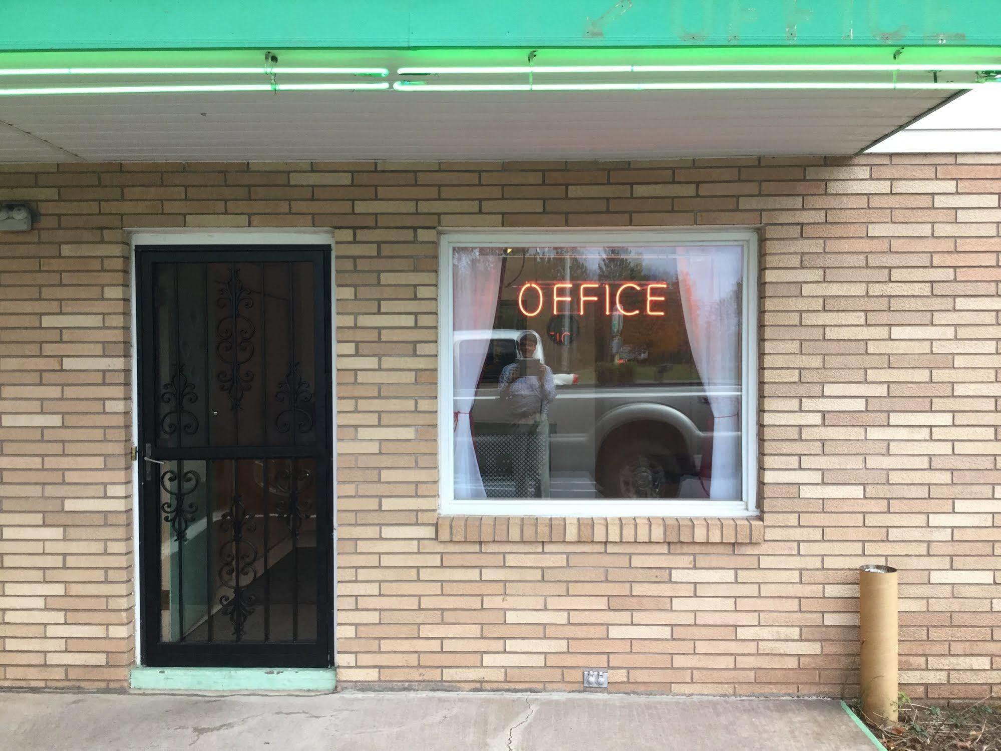 איירונווד Cedars Motel מראה חיצוני תמונה