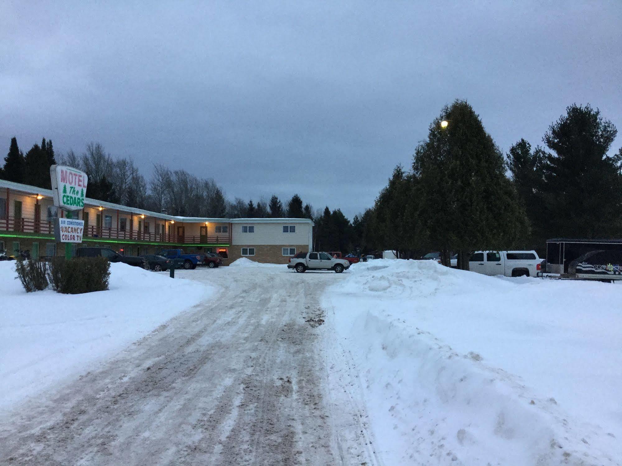 איירונווד Cedars Motel מראה חיצוני תמונה